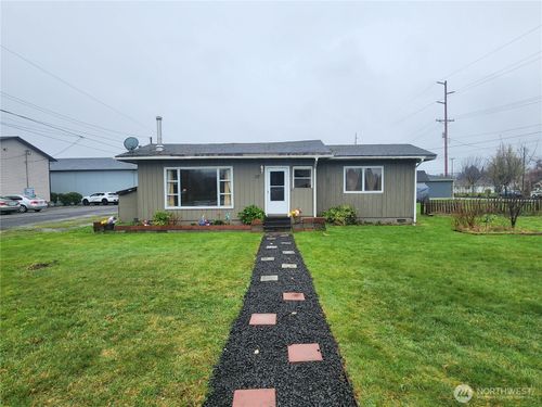 117 J St, Cosmopolis, WA, 98537-3992 | Card Image