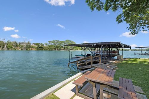 1435 E Zipp Rd, New Braunfels, TX, 78130-9411 | Card Image