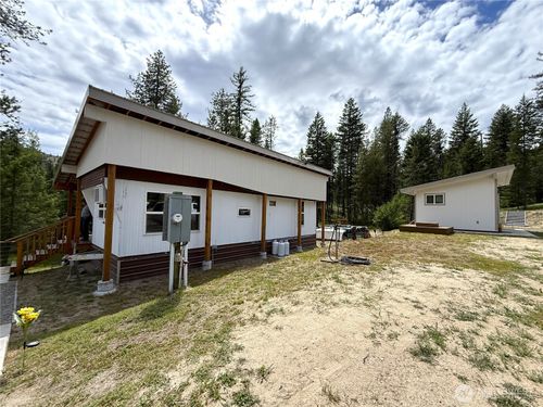 2 Hazel Ln, Republic, WA, 99166-5036 | Card Image