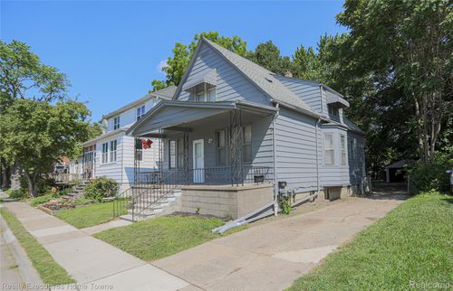 15251 Maplewood Ave, Eastpointe, MI, 48021-2253 | Card Image