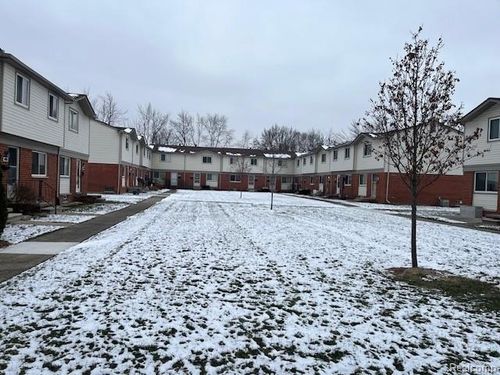 20926 Hunt Dr, Roseville, MI, 48066-2219 | Card Image