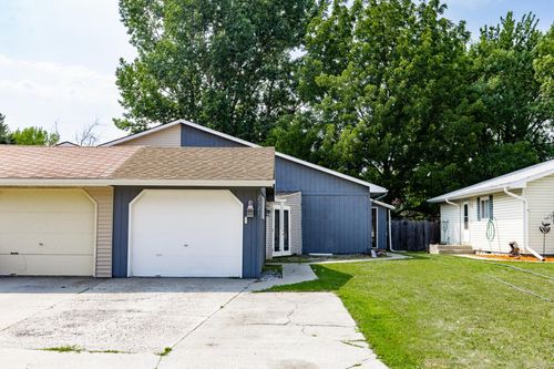 2321 Country Club Pkwy, Moorhead, MN, 56560-1413 | Card Image