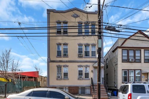 bsmt-1b-305 Cator Ave, Jersey City, NJ, 07305-2029 | Card Image
