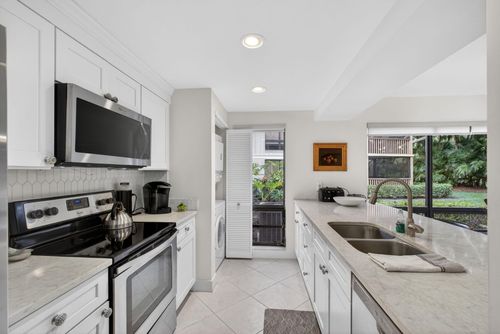 611 Brackenwood Cv, Palm Beach Gardens, FL, 33418-9039 | Card Image