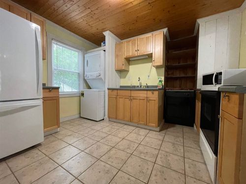 28 Boush St, Kittery, ME, 03904-1127 | Card Image