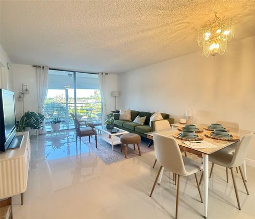 402-4640 Lucerne Lakes Blvd, Lake Worth, FL, 33467 | Card Image