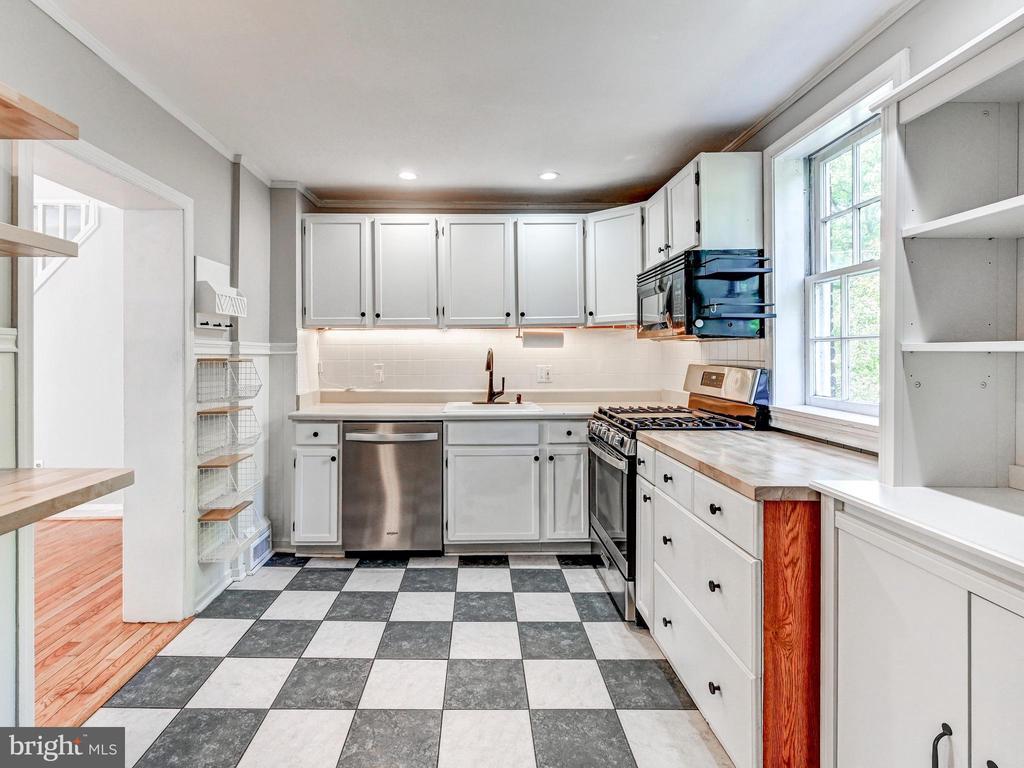 Residential in ELLICOTT CITY 5