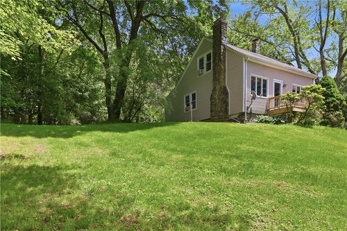 39 W Wrentham Rd, Cumberland, RI, 02864-2101 | Card Image