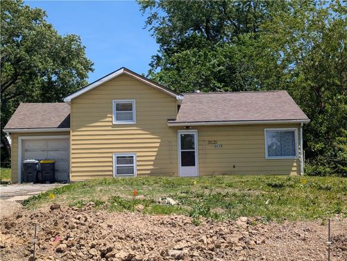 4417 N Oak Trfy, Kansas City, MO, 64116-4702 | Card Image
