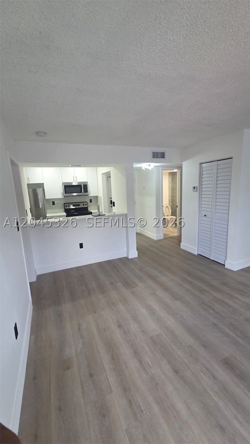 b201-7125 Nw 186th St, Hialeah, FL, 33015-8335 | Card Image
