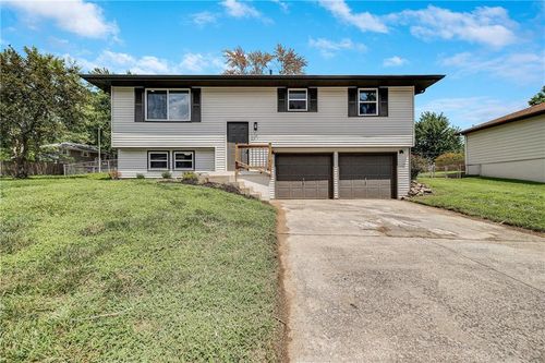 1931 S Leslie Dr, Independence, MO, 64055-1277 | Card Image