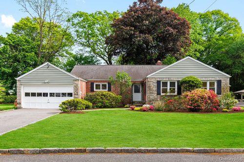 23 Lakeview Rd, New Rochelle, NY, 10804-2505 | Card Image