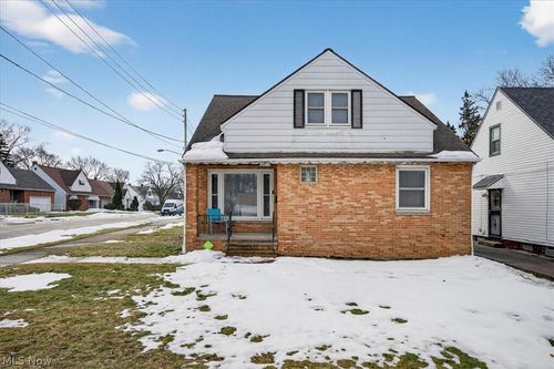 17282 Mccracken Rd, Maple Heights, OH, 44137-1362 | Card Image