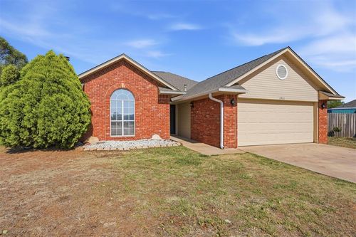 2932 Laurel Circle, Altus, OK, 73521 | Card Image