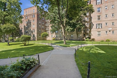 3l-51-42 30th Ave, Woodside, NY, 11377-7912 | Card Image