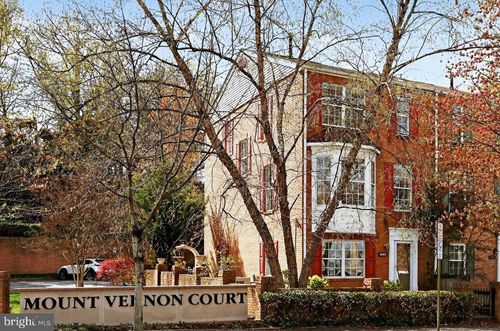 3292 Mount Vernon Ave, Alexandria, VA, 22305-2661 | Card Image