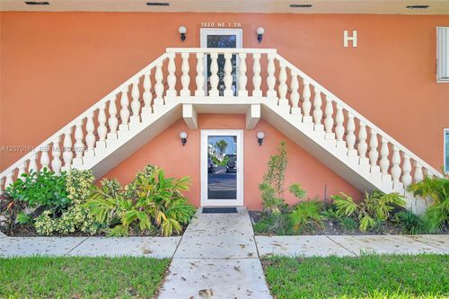 109h-1920 Ne 1st Ter, Wilton Manors, FL, 33305-2002 | Card Image