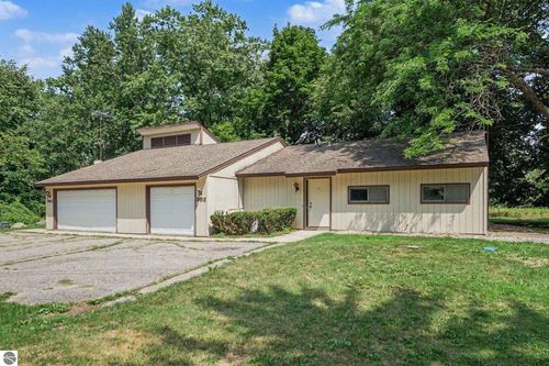 983 Meadowbrook Dr, Mt Pleasant, MI, 48858-9595 | Card Image