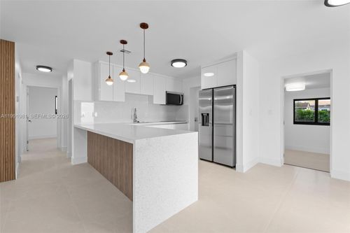 7570 Venetian St, Miramar, FL, 33023-2516 | Card Image