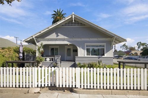 421 E Walnut St, Santa Ana, CA, 92701-6803 | Card Image