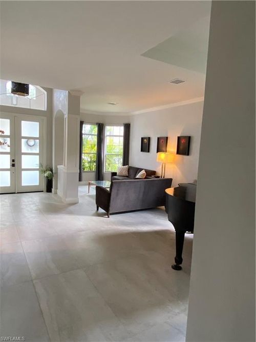 5717 Lago Villaggio Way, NAPLES, FL, 34104-5741 | Card Image