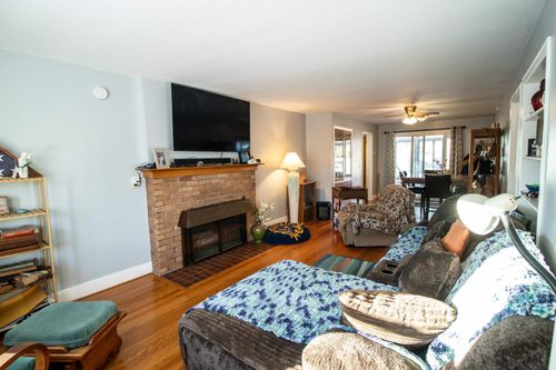 610 S Front St, Chesaning, MI, 48616-1418 | Card Image