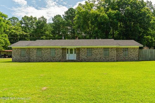 955 Clara Rd, Waynesboro, MS, 39367-7677 | Card Image
