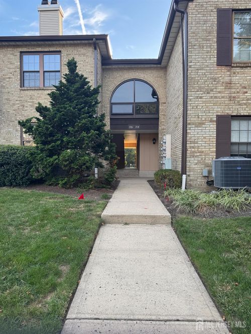 704 Wellington Pl, Matawan, NJ, 07747-1924 | Card Image