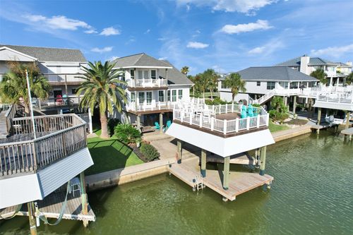 3910 Nueces Dr, Galveston, TX, 77554-1211 | Card Image