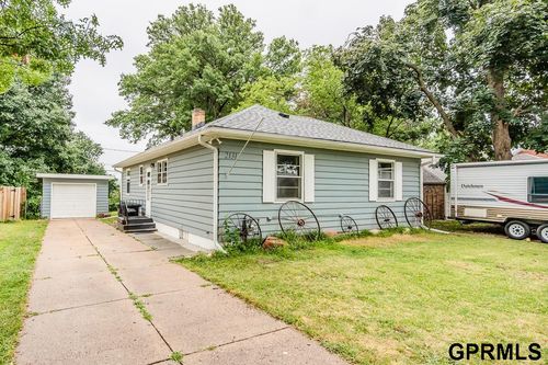 2131 S 38th Ave, Omaha, NE, 68105-3009 | Card Image