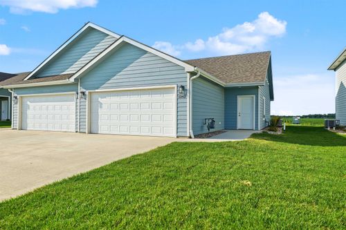1242 Steve Hawley Ln, Salina, KS, 67401-8565 | Card Image