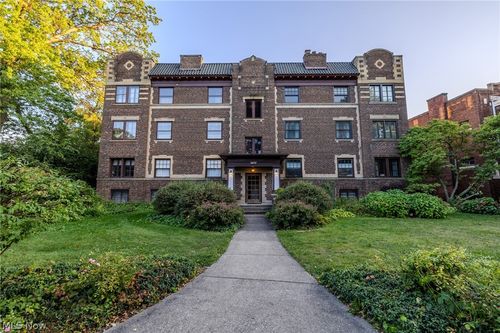2472 Overlook Rd, Cleveland Heights, OH, 44106-5618 | Card Image