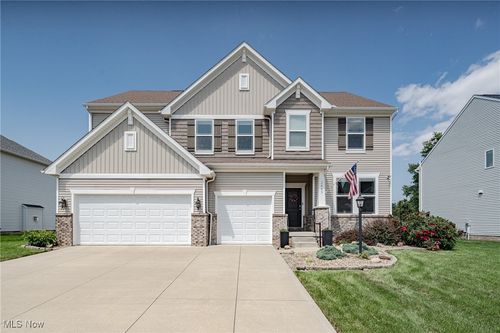 2465 Voyager Cir, Seven Hills, OH, 44131-2962 | Card Image
