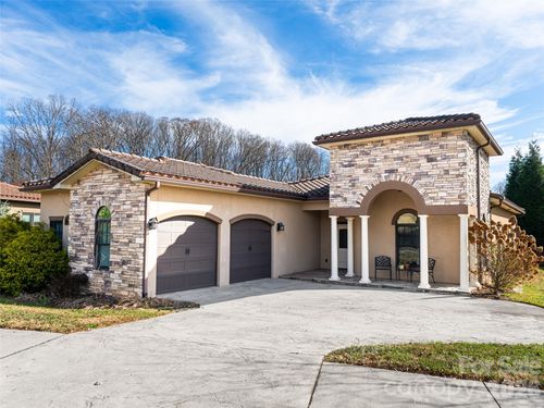 10 Pacifico Dr, Asheville, NC, 28806-8203 | Card Image