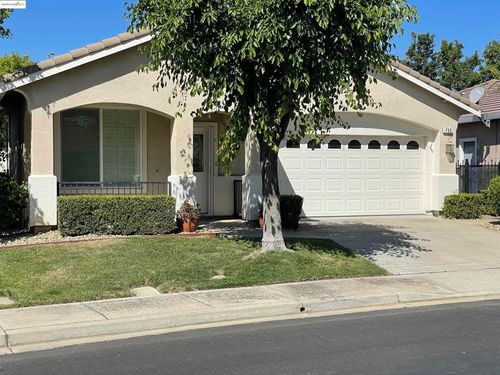 735 Stewart Way, Brentwood, CA, 94513-6934 | Card Image