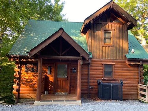 2245 Beach Front Dr, Sevierville, TN, 37876-3007 | Card Image