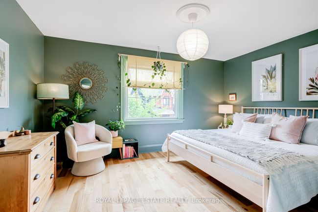 118 Mulock Ave, House attached with 3 bedrooms, 2 bathrooms and 1 parking in Toronto ON | Image 16