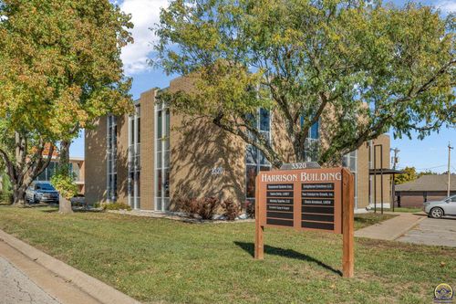 3320 Sw Harrison St, Topeka, KS, 66611-2253 | Card Image