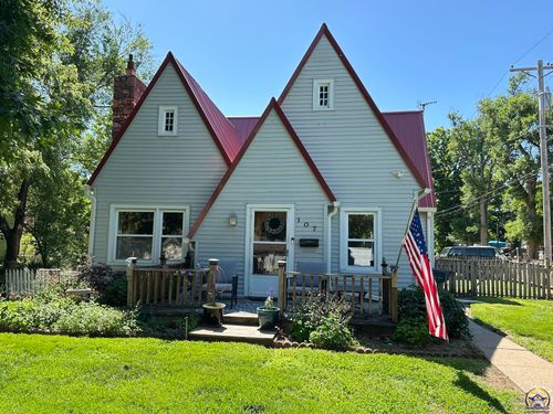 107 N Topeka Ave, Osage City, KS, 66523-1046 | Card Image