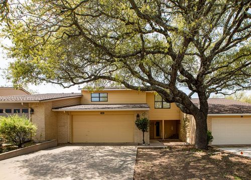 408 Summit Cir, Fredericksburg, TX, 78624-5032 | Card Image