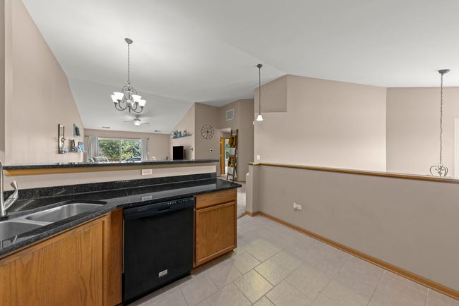 24101 Pear Tree Cir, Condo with 2 bedrooms, 2 bathrooms and 1 parking in Plainfield IL | Image 10
