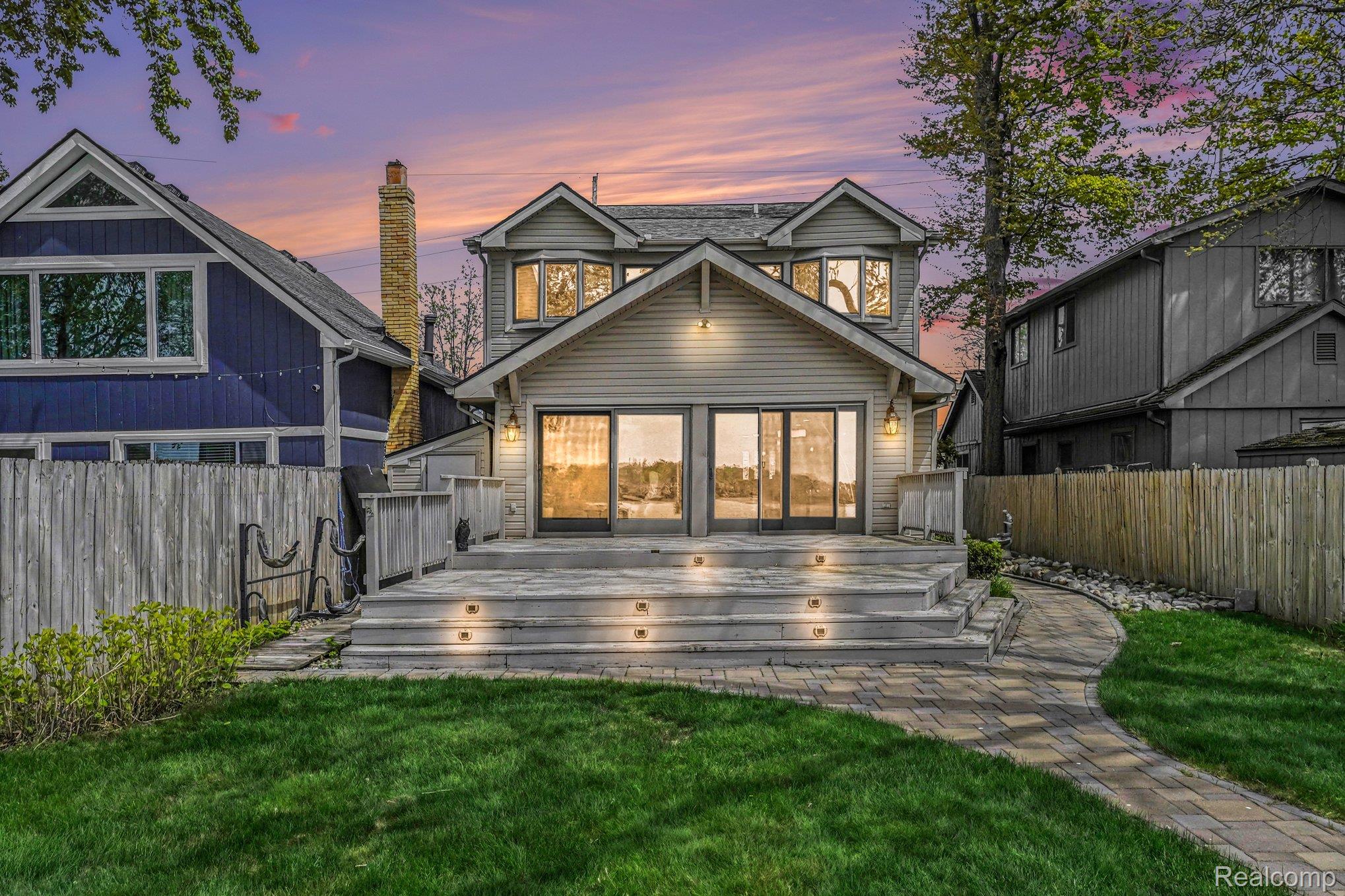 Residential in Commerce Charter Township