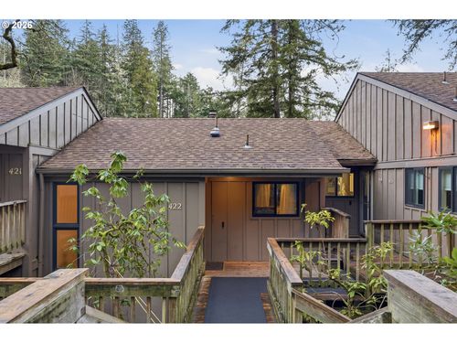 422 Stonewood Dr, Eugene, OR, 97405-3559 | Card Image