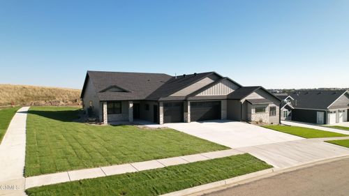 2112 Prairie Hawk Dr, Bismarck, ND, 58503-5740 | Card Image