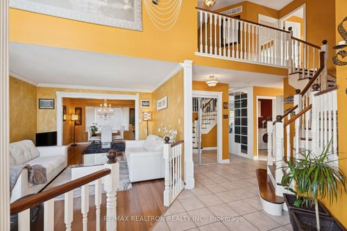 11 Redtail Cres, Hamilton, ON, L9B2R6 | Card Image
