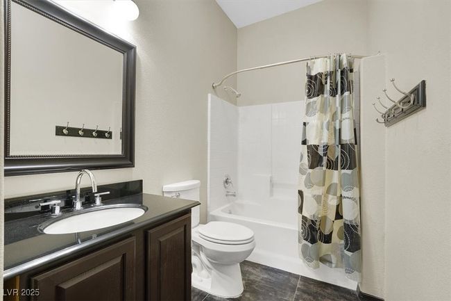 Bathroom with vanity, shower/tub | Image 29