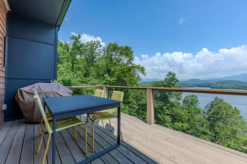 73 Cherokee Ln, Lake Santeetlah, NC, 28771-9437 | Card Image