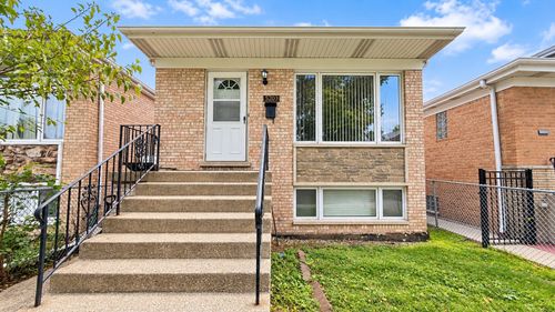 5203 W Carmen Ave, Chicago, IL, 60630-2210 | Card Image
