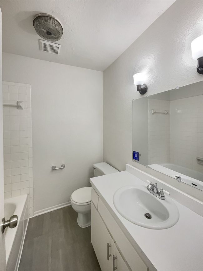 1985 Shorewood Dr, Condo with 3 bedrooms, 3 bathrooms and null parking in Grapevine TX | Image 7