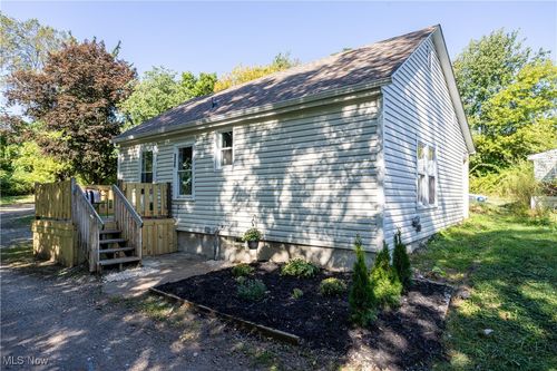 826 Ashland Ct, Barberton, OH, 44203-1804 | Card Image